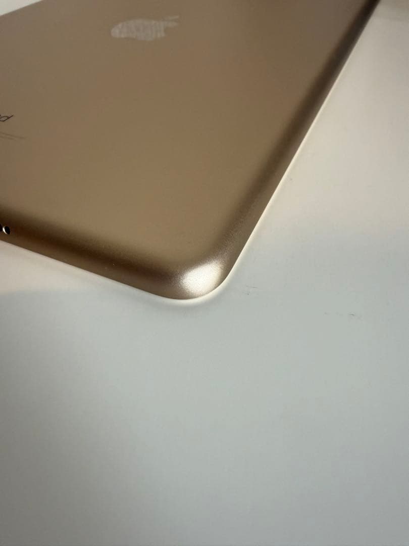 【中古美品】iPad 第5世代 32GB セルラーモデル SIMロック解除済み