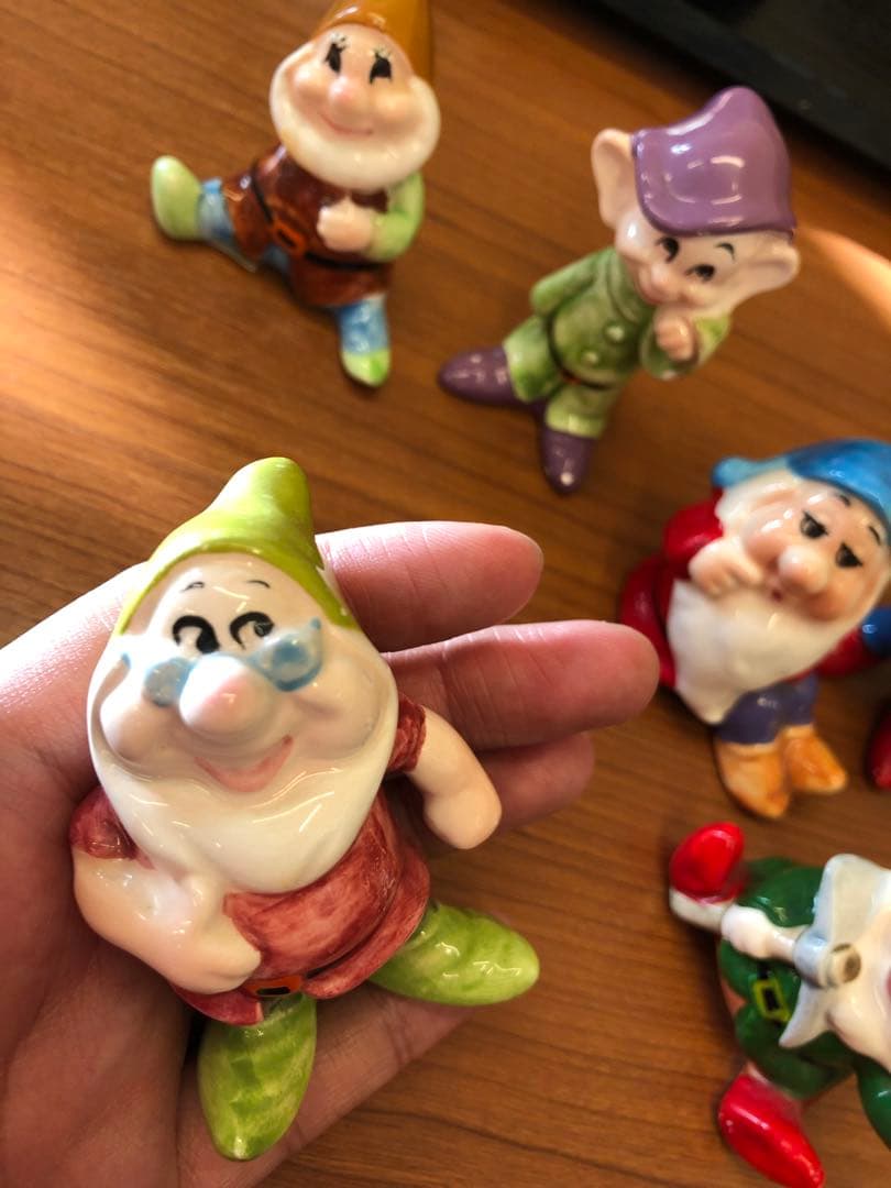 ディズニーランド 陶器フィギュア 白雪姫と7人の小人たち 置物
