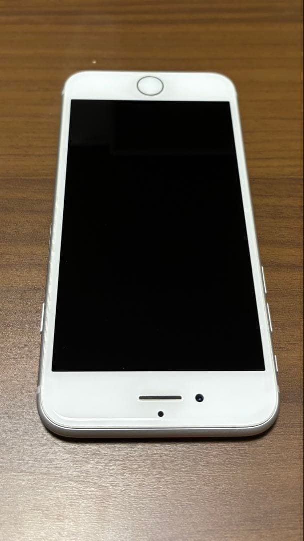 iPhone8 シルバー 64GB SIMロック解除済【箱・純正イヤホン付】