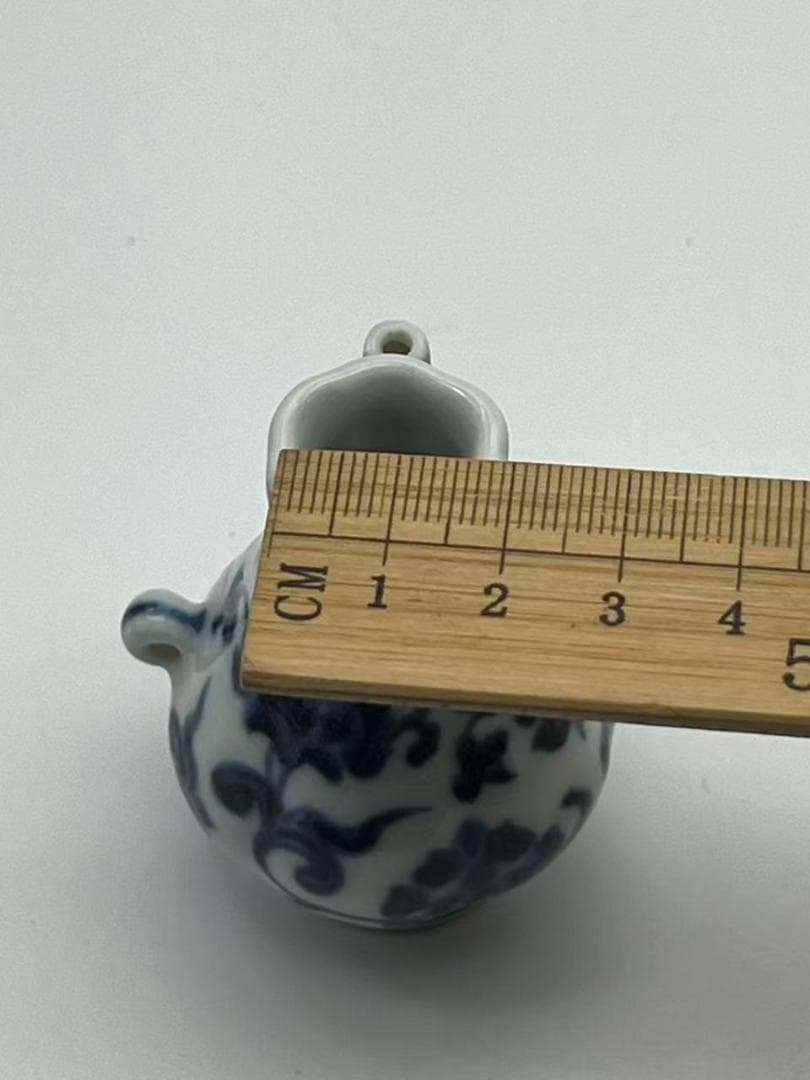 明時代青花纏枝花卉紋小壺【大明宣徳年製】款染付 瓜稜形双耳環貫耳瓶(F-162)