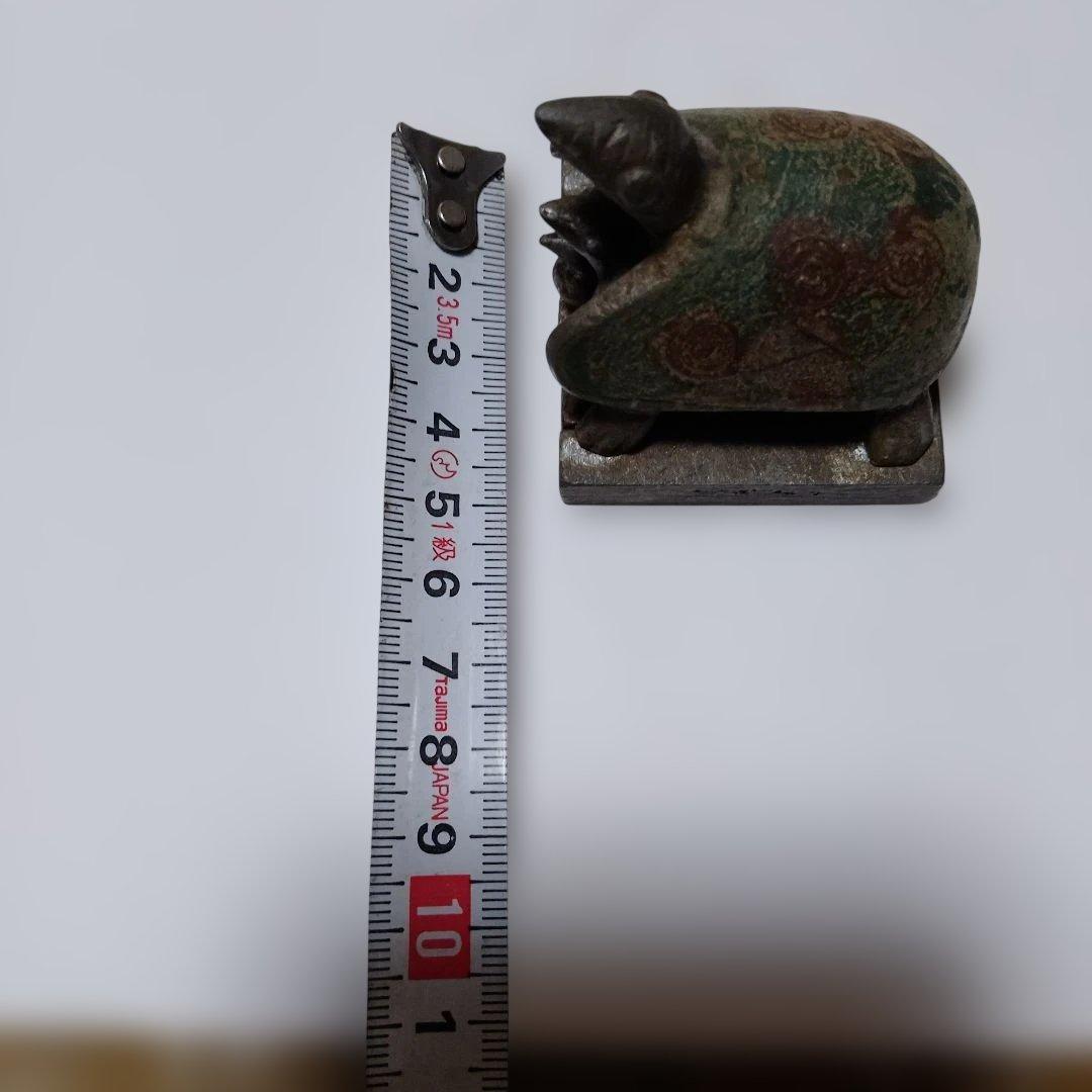 金属製かめ型アンティークの置物　骨董品