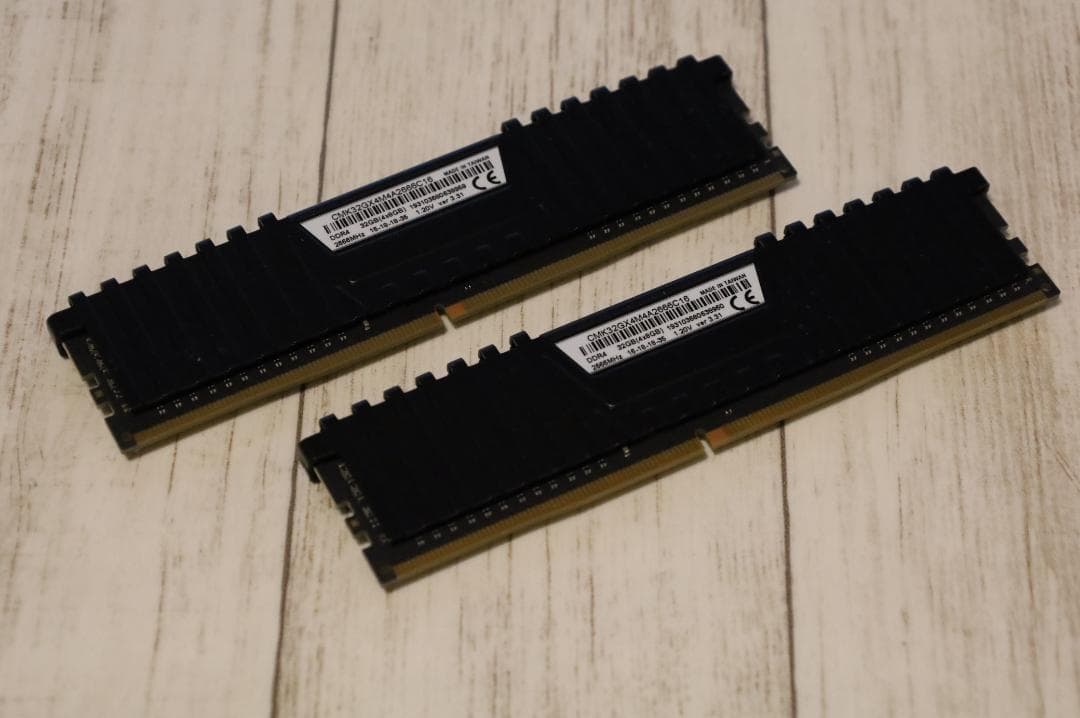 メモリー Vengeance DDR4 16GB (8GBx2) 2666MHz