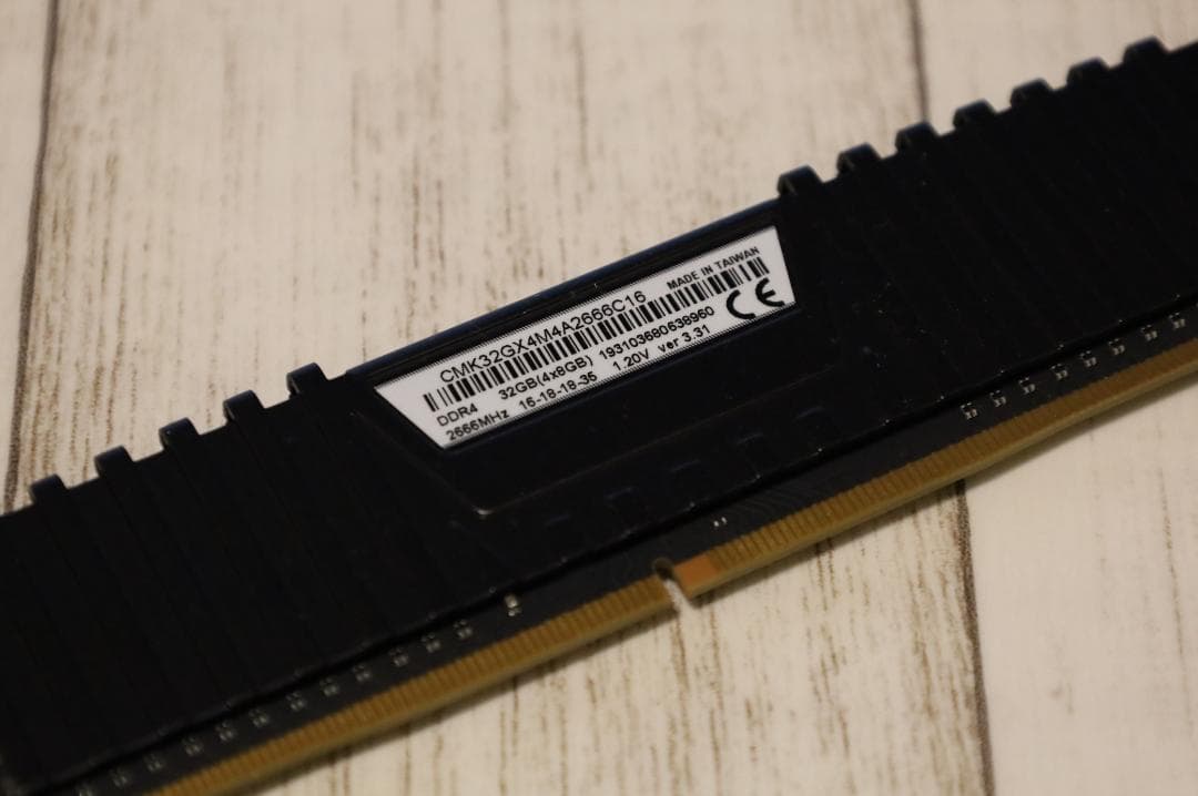 メモリー Vengeance DDR4 16GB (8GBx2) 2666MHz