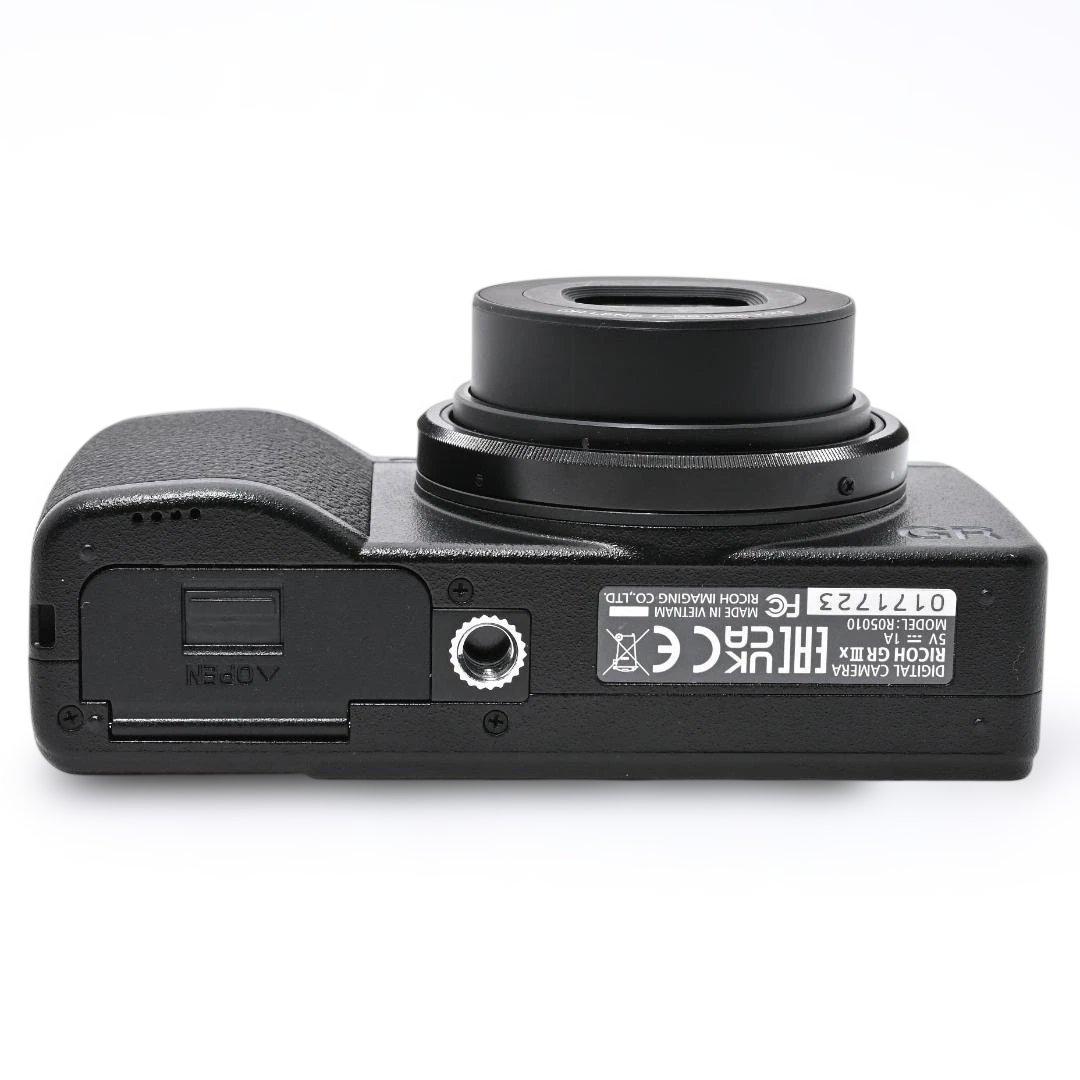 【ほぼ新品・ショット数：1112回・箱付き】 RICOH GR IIIx