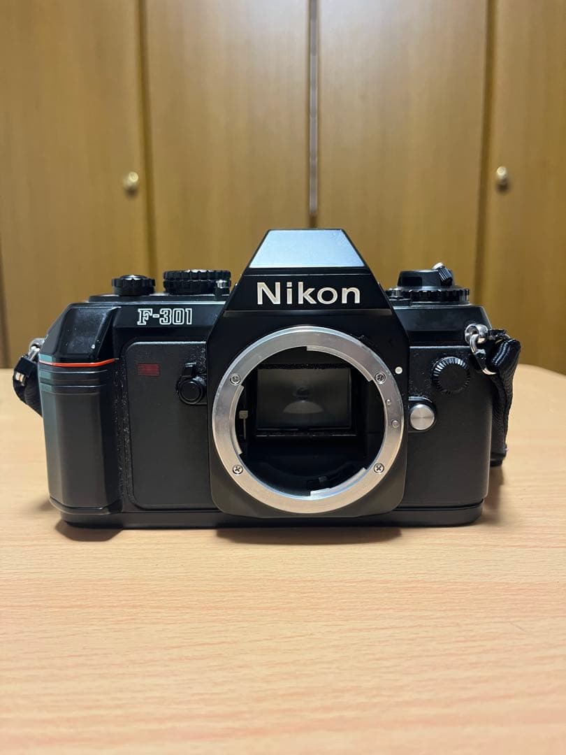 Nikon F-301 ニコン フィルム一眼レフ ボディ+レンズ