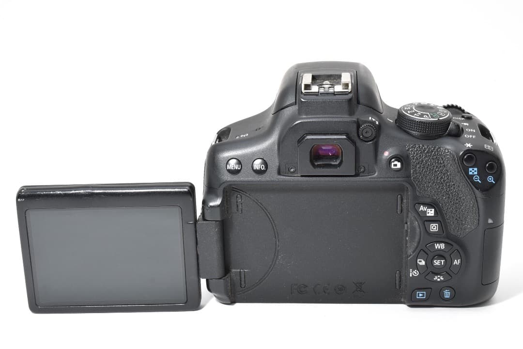 CANON EOS Kiss X8i ボディ ストラップ、充電器付 #1209