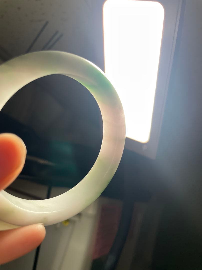 翡翠の緑と白のバングル ミャンマーA