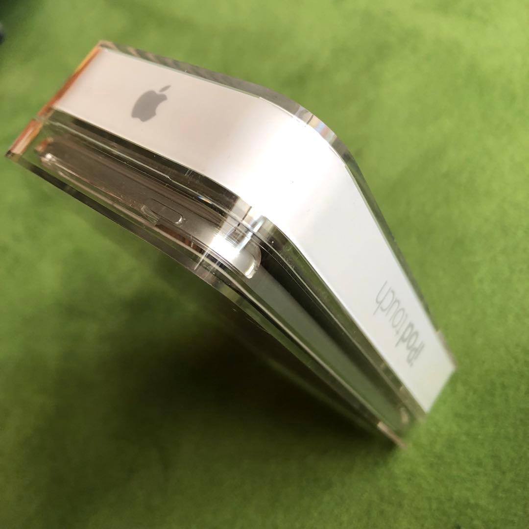 iPod touch 第5世代 32GB MD720J/A ホワイト＆シルバー