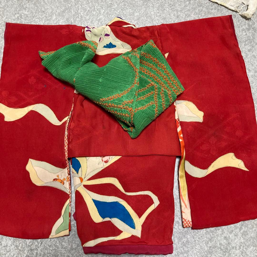赤い花柄の着物と緑の帯セット，古布