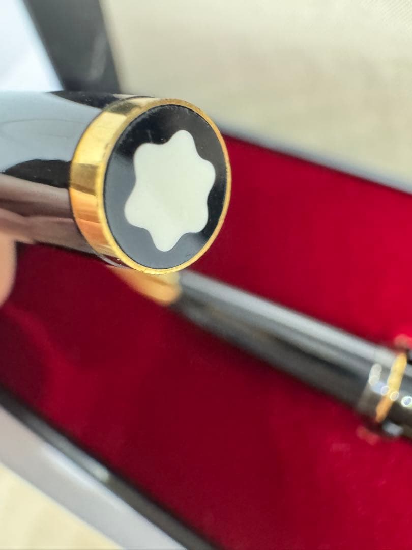 MONTBLANC 万年筆 黒 ゴールド装飾　221 F