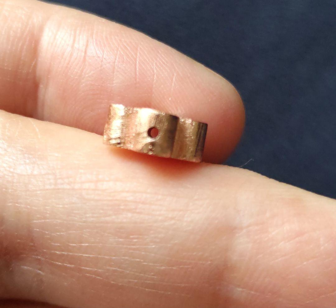 ピンク花型　ギベオン隕石　ピンクゴールド、 ネックレスの　トップ