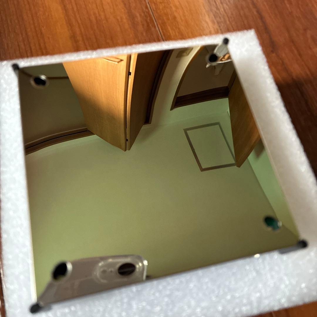 空中浮遊する、次世代ディスプレイスタンド LEVISTAGE レビステージ