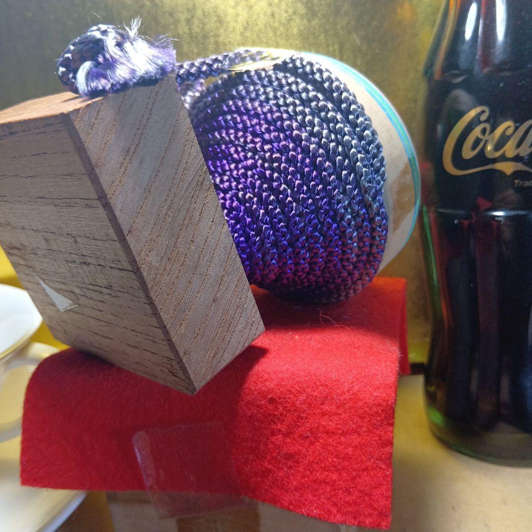 花模様 木製鈴 紫色ストラップ付き