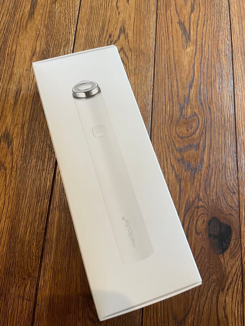 H*m様 medicube 美顔器 ホワイト 箱付き