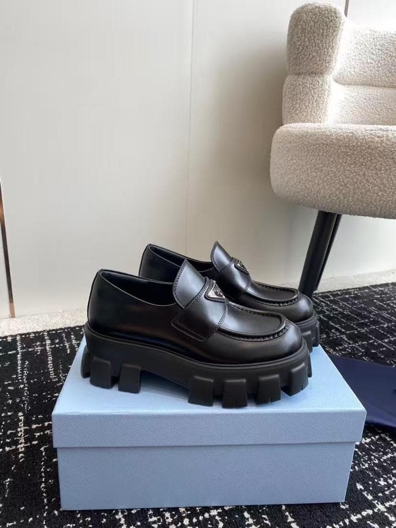 美品プラダ ブラック 厚底ローファー 24cmサイズ