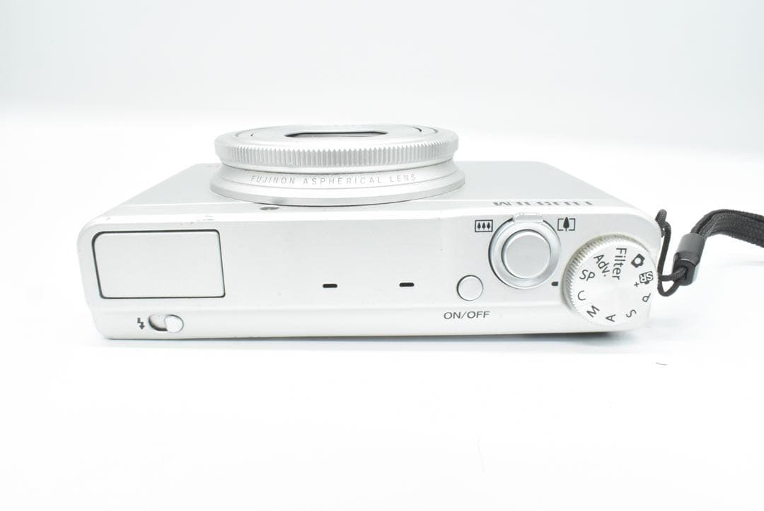 FUJIFILM フジフィルム　コンパクトデジタルカメラ　XQ1