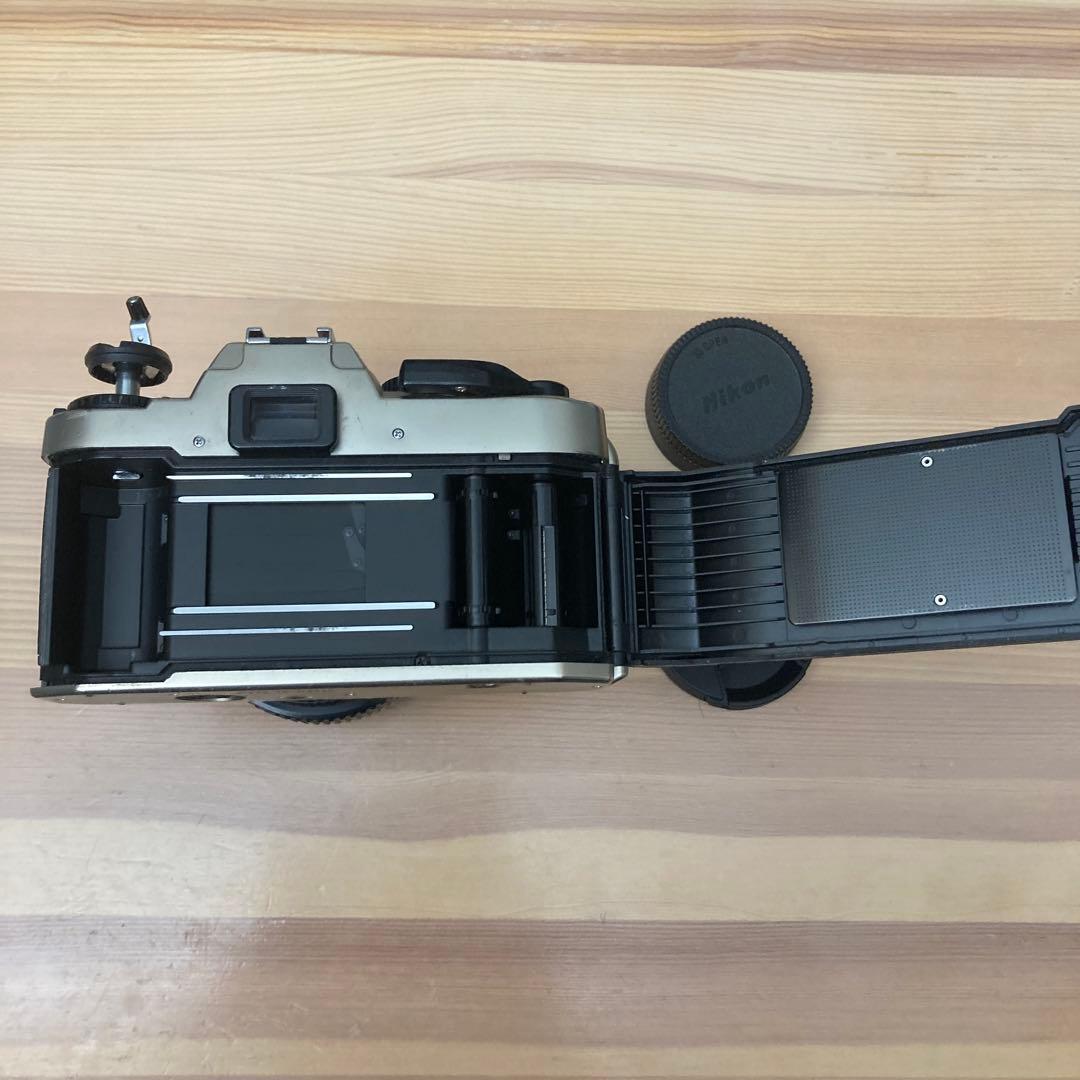 Nikon FE10 一眼レフカメラ AF Nikkor 35-70mm