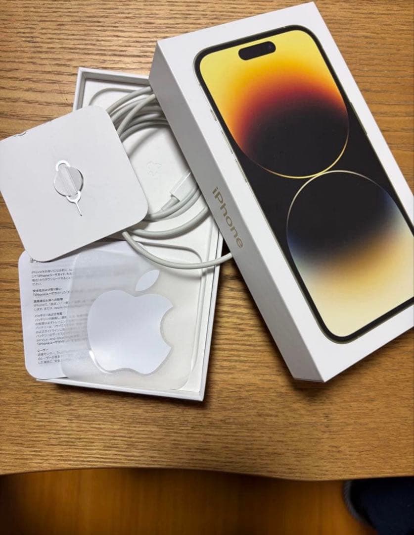 Apple iPhone 14 Pro 本体　画面上部割れ