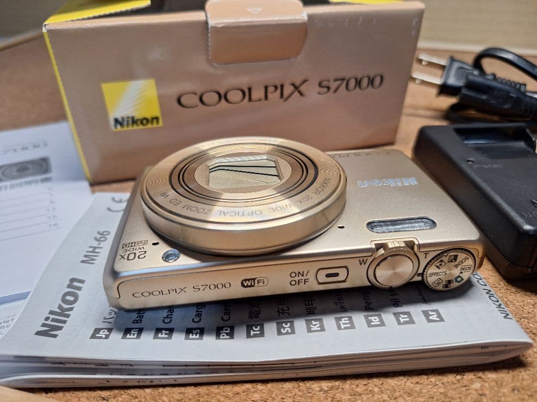 COOLPIX S7000 森山大道 愛用 元箱、予備バッテリー付 ゴールド