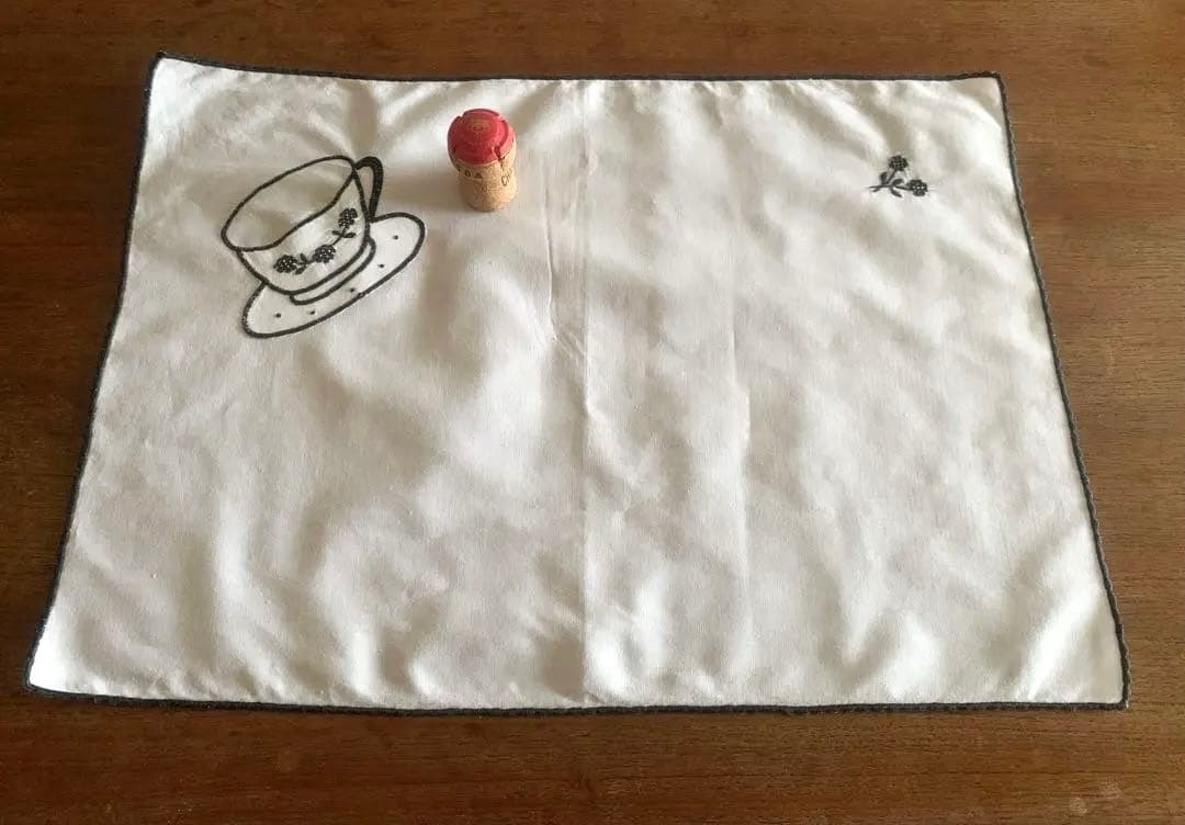 東欧ヴィンテージ⭐︎刺繍入り テーブルクロス
