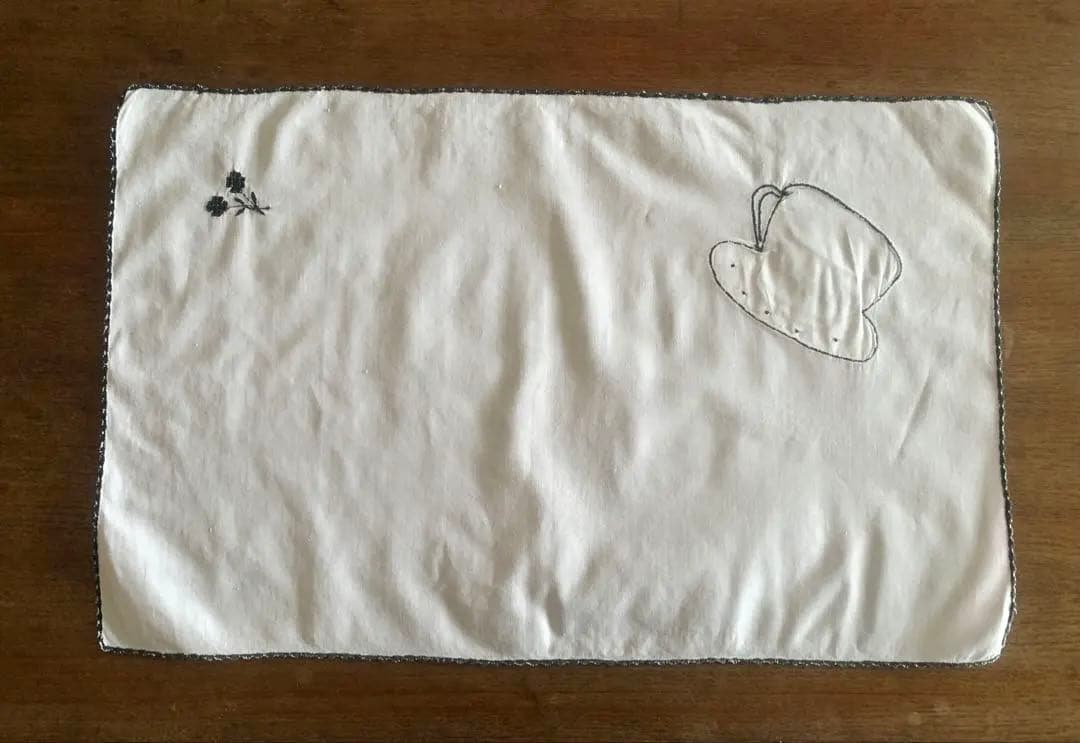 東欧ヴィンテージ⭐︎刺繍入り テーブルクロス