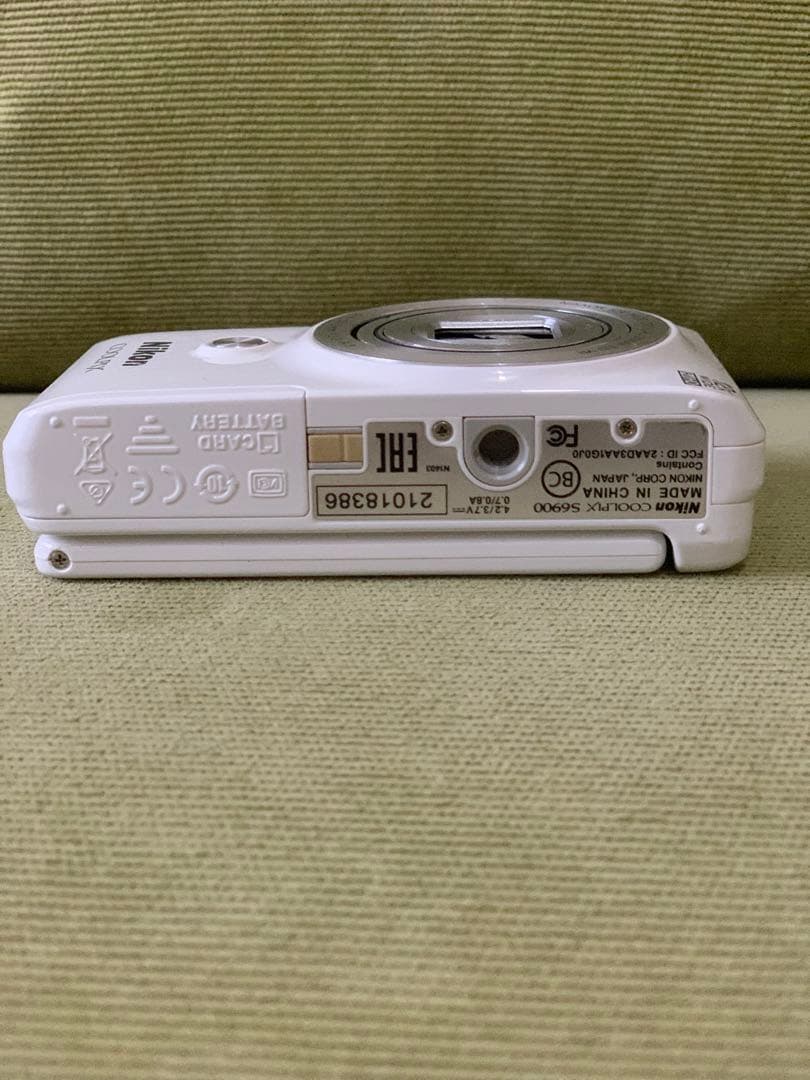Nikon COOLPIX S6900 /ホワイ/縦向き/Wi-Fi/S6900