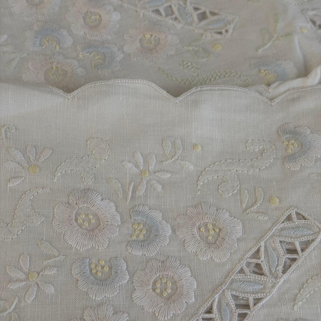 リネン テーブルクロス　花柄刺繍 パステル刺繍 シャドーワーク　ヴィンテージ