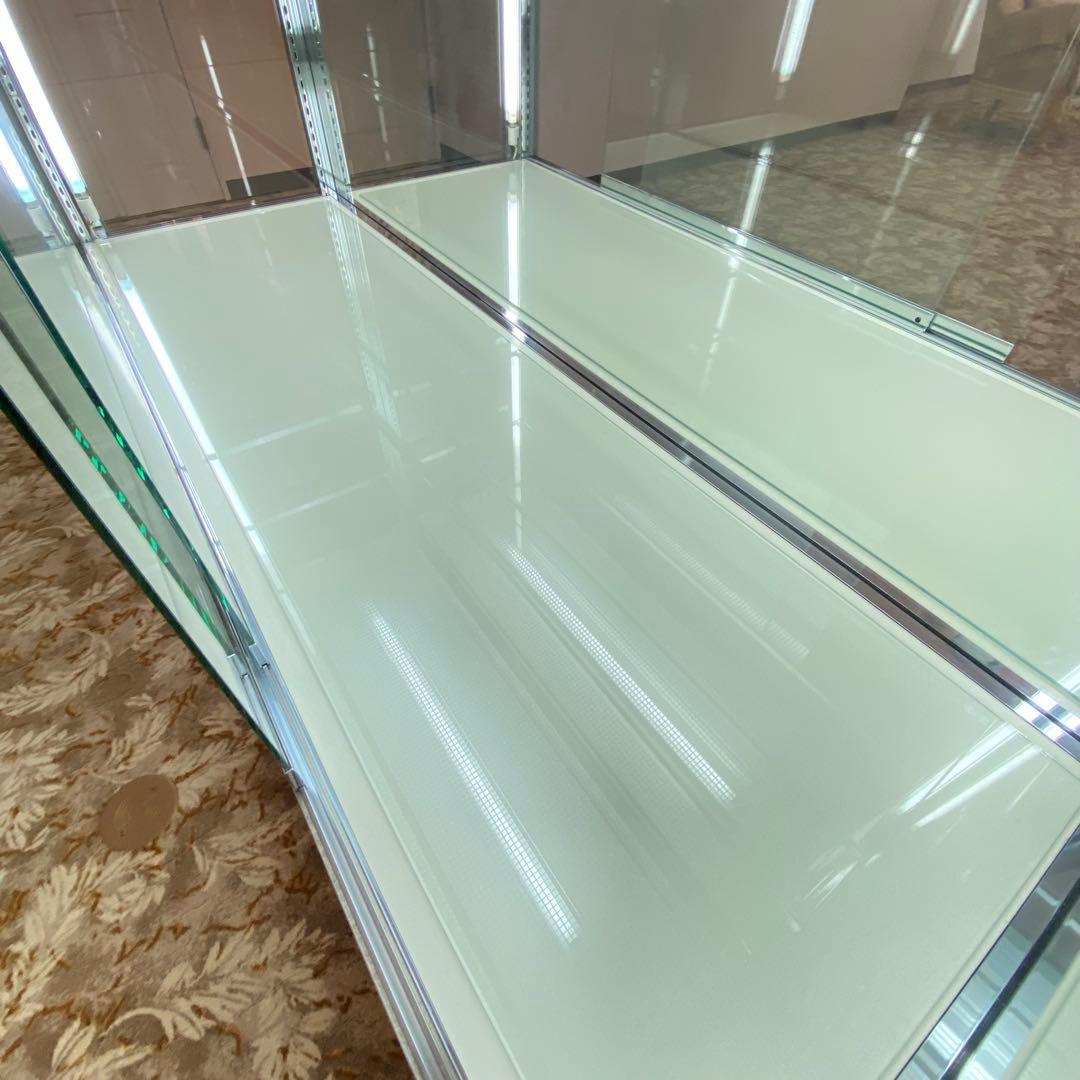 ハイブランド展示に 特注大型ショーケース 3方向照明 鍵付き 店舗什器