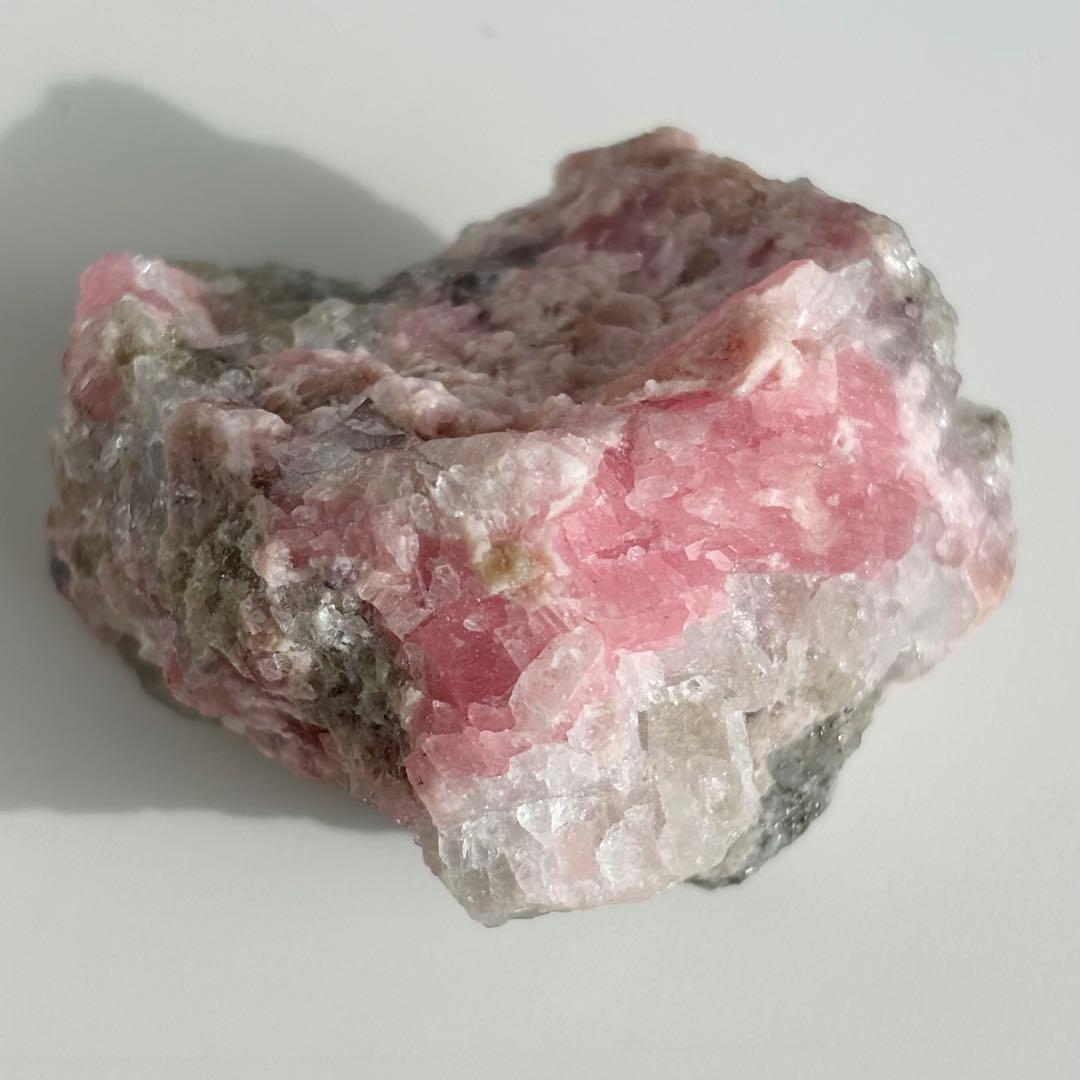 ［ ロードクロサイト 鉱物標本　パイライト・フローライト共生 ］ インカローズ