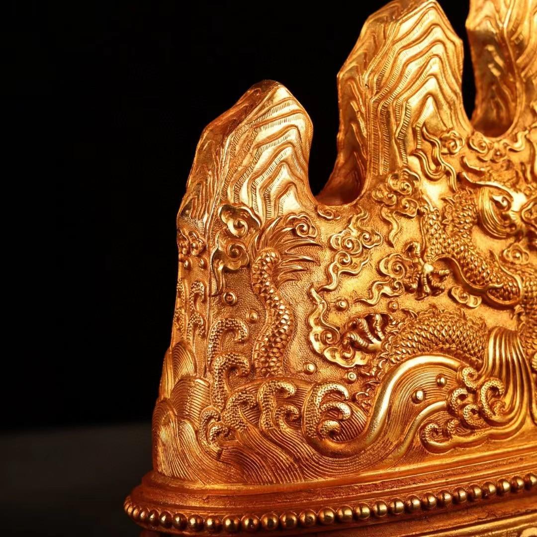 中国古美術・旧藏純銅製の高浮彫鎏金錾彫のペン立て・案頭・置物・文房具・風水開運