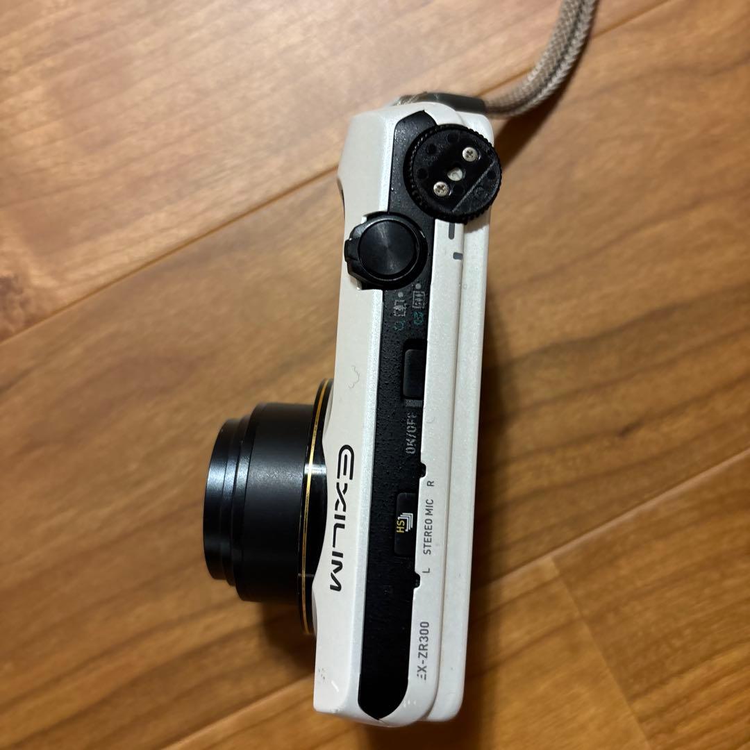 【CASIO EXILIM EX-ZR300 ホワイト】