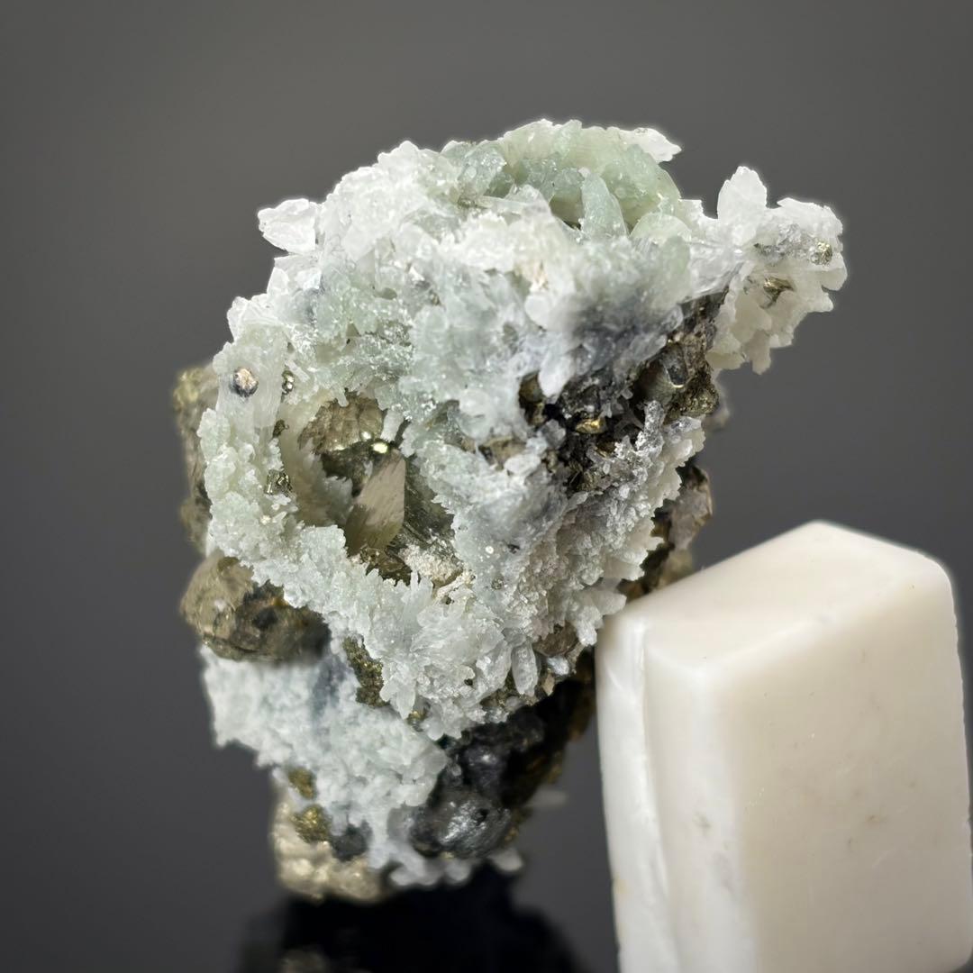 パイライト　クォーツ　黄鉄鉱　水晶　鉱物標本　原石　天然石　ストーン