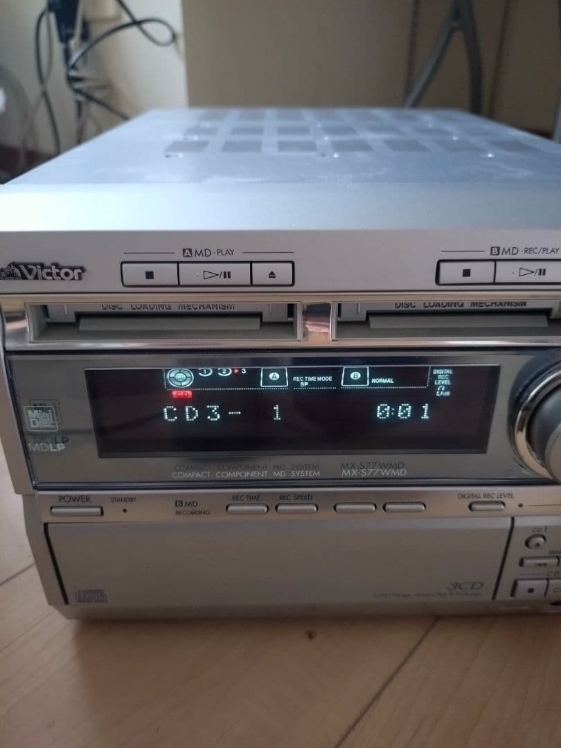 ビクター　コンポ　3枚CDチェンジャー・ダブルMD搭載　CA-MXS77WMD