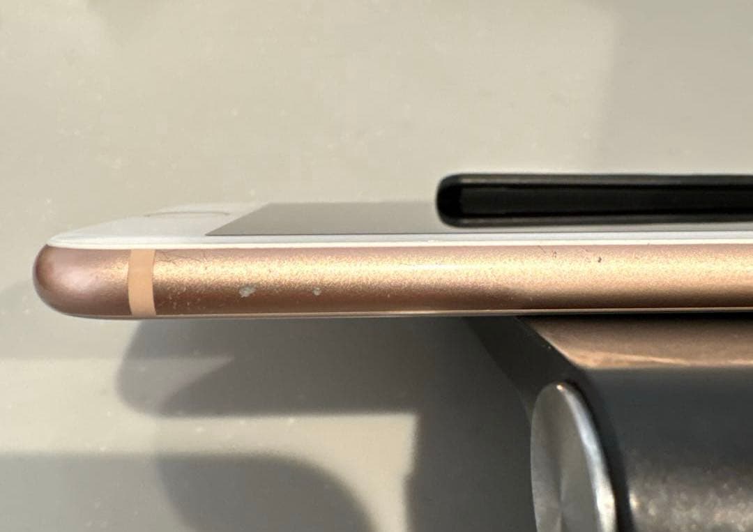 iPhone8 64GB ゴールド　本体のみ