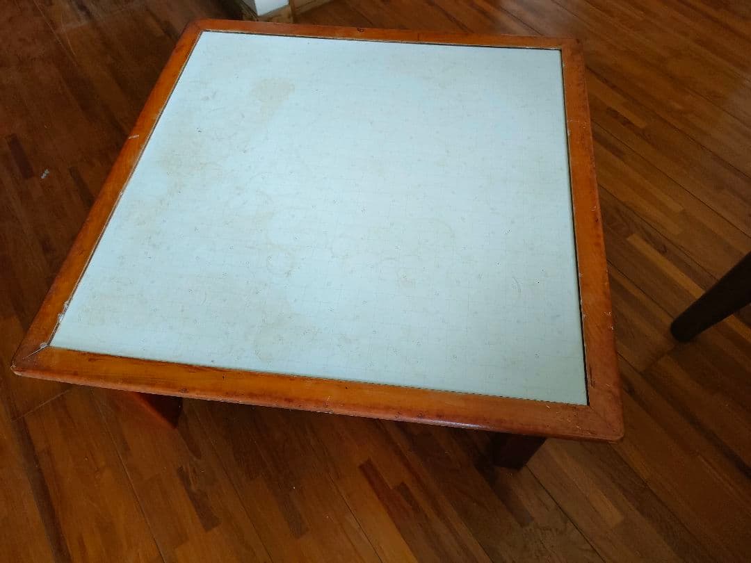 レトロな豆炭こたつ(燃焼器付き)　縦80cm 横80cm 高さ37cm