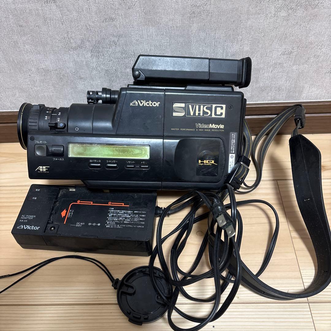 Victor GR-S55 VHS-Cビデオカメラ本体、充電器、キャップ