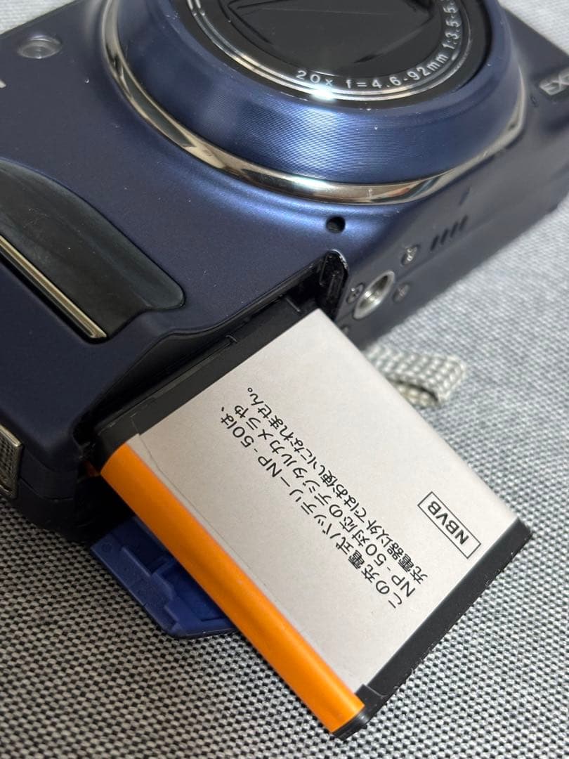 FUJIFILM　コンパクトデジタルカメラ　FinePix F900EXR