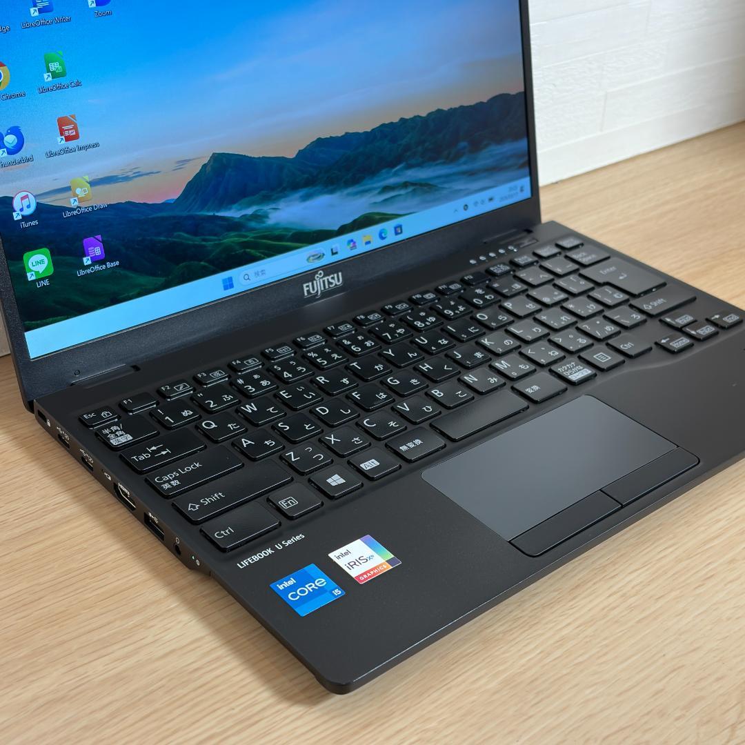 富士通　11世代i5　美品　ノートパソコン　Windows11　オフィス　31