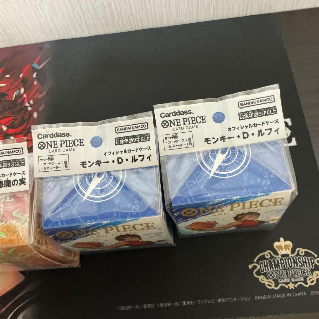 ONE PIECE オフィシャルカードケース　４個　と　プレイマット