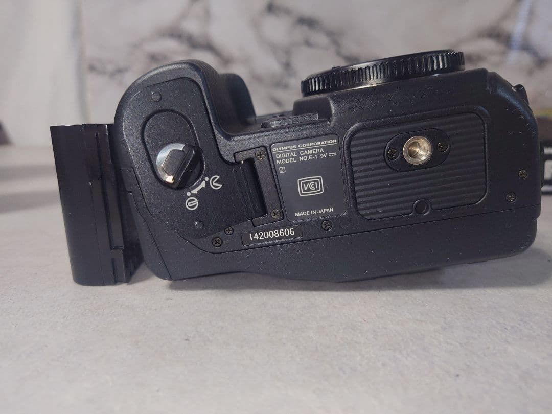 OLYMPUS/オリンパス　E-1 デジタル一眼レフカメラ　※レンズはなし