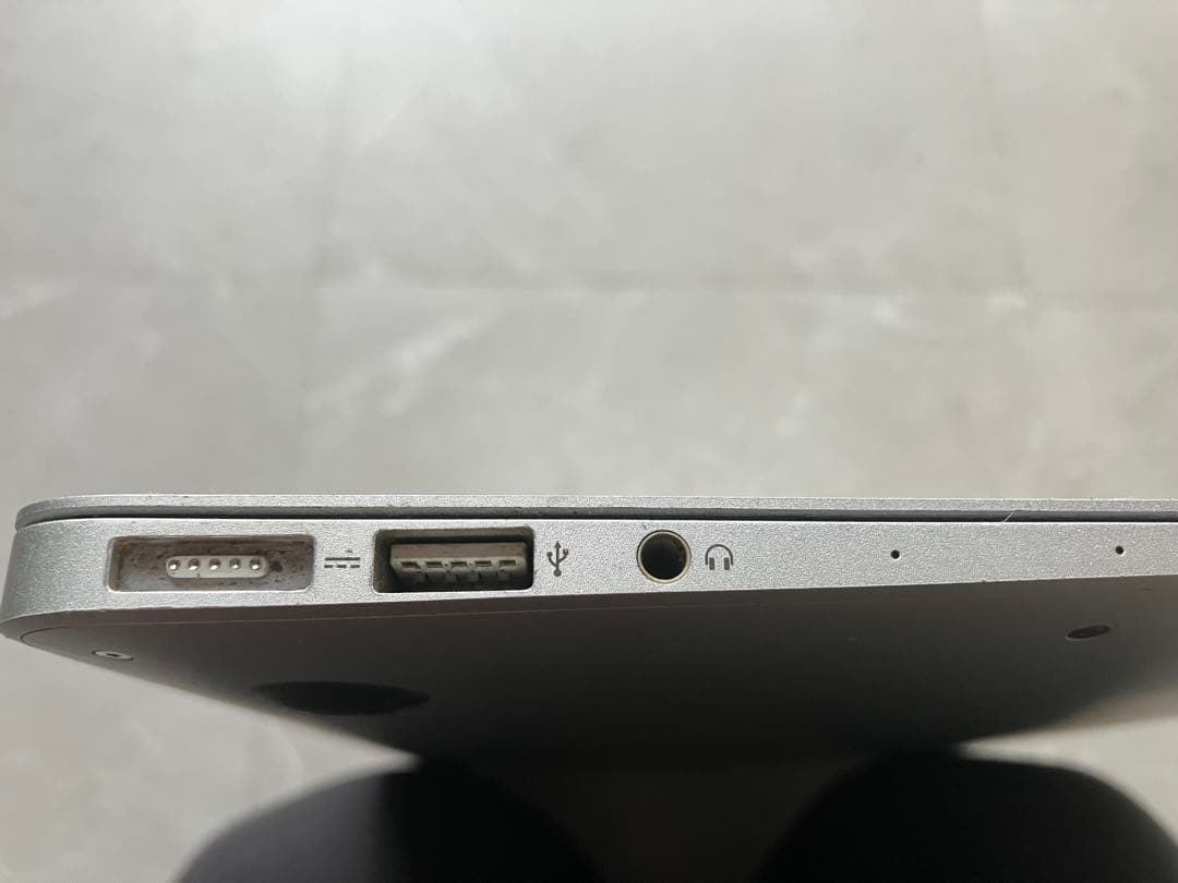 MacBook Air 11インチ（Mid 2013）A1465 充電器付き