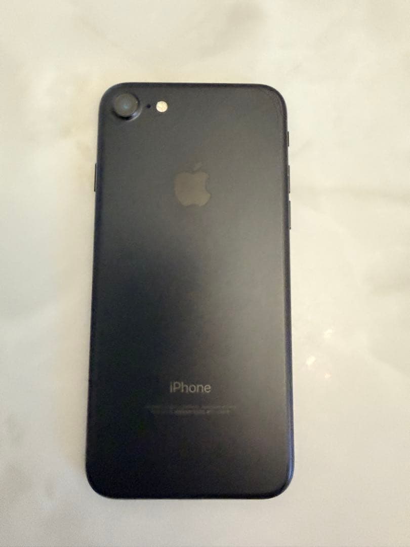 Apple iPhone 7 ブラック 本体 クリアケース付き