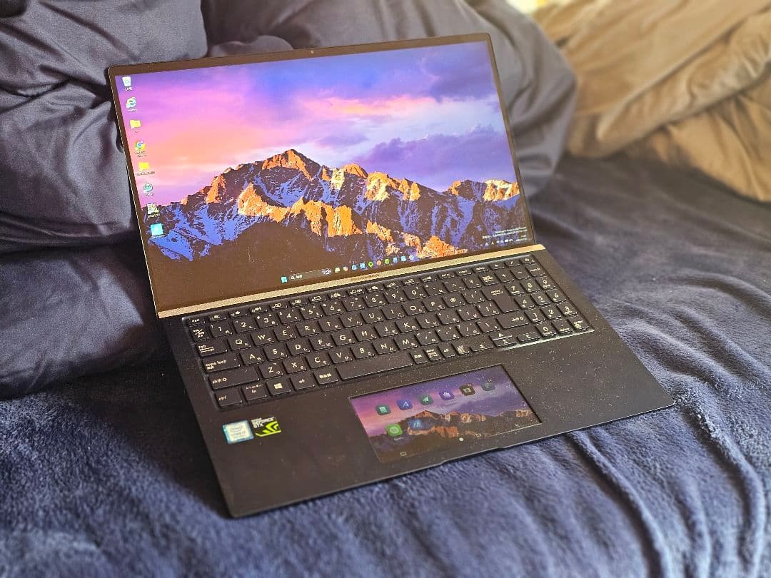 Zenbook15 UX534F i7 8世代　16GB　GTX1650搭載