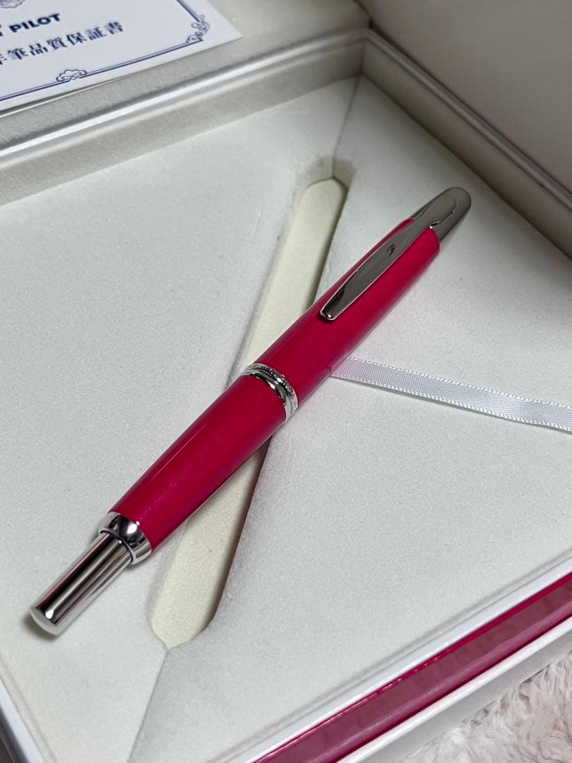 ☆限定 新品 未使用 パイロット 万年筆 キャップレス レッドコーラル ニブF☆