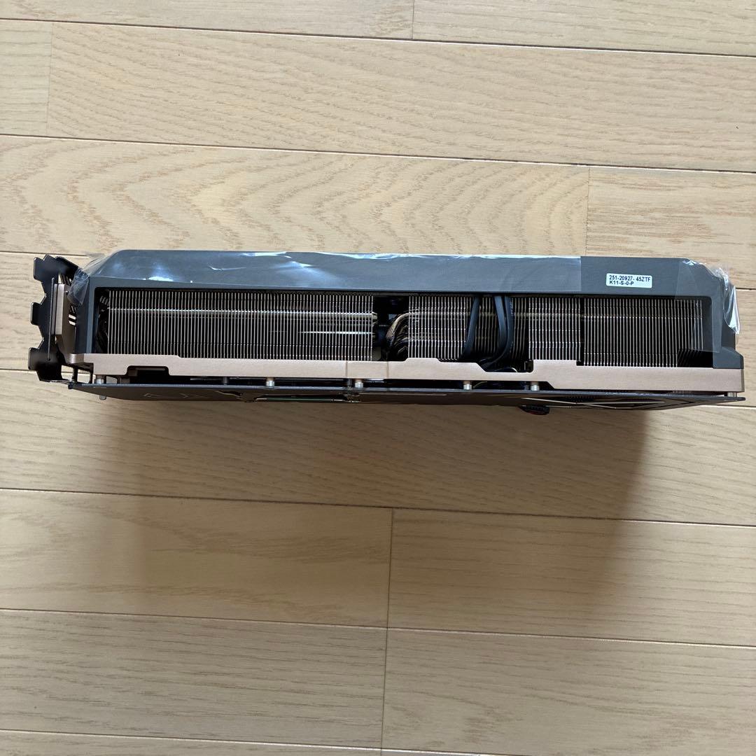 zotac 5090 ヒートシンク　ファン　など