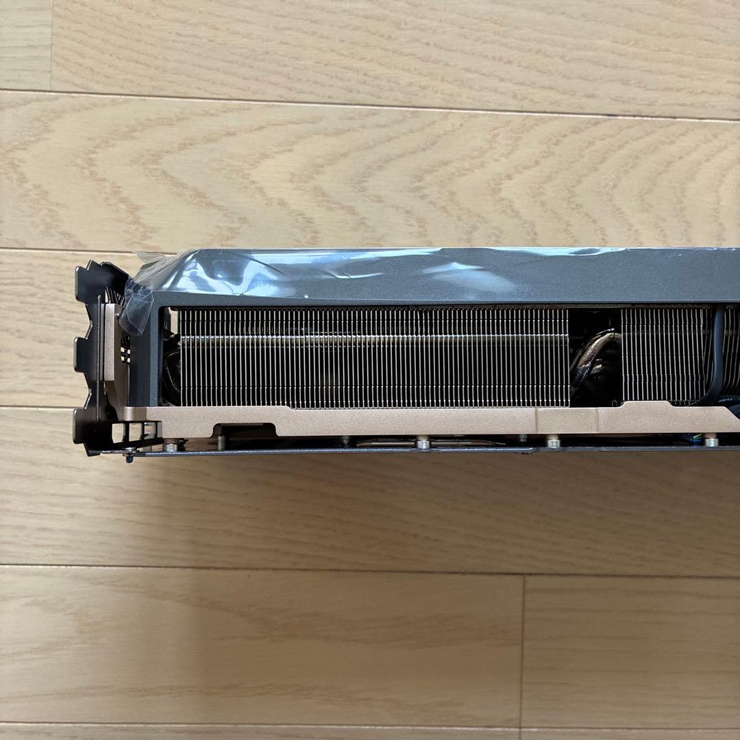 zotac 5090 ヒートシンク　ファン　など