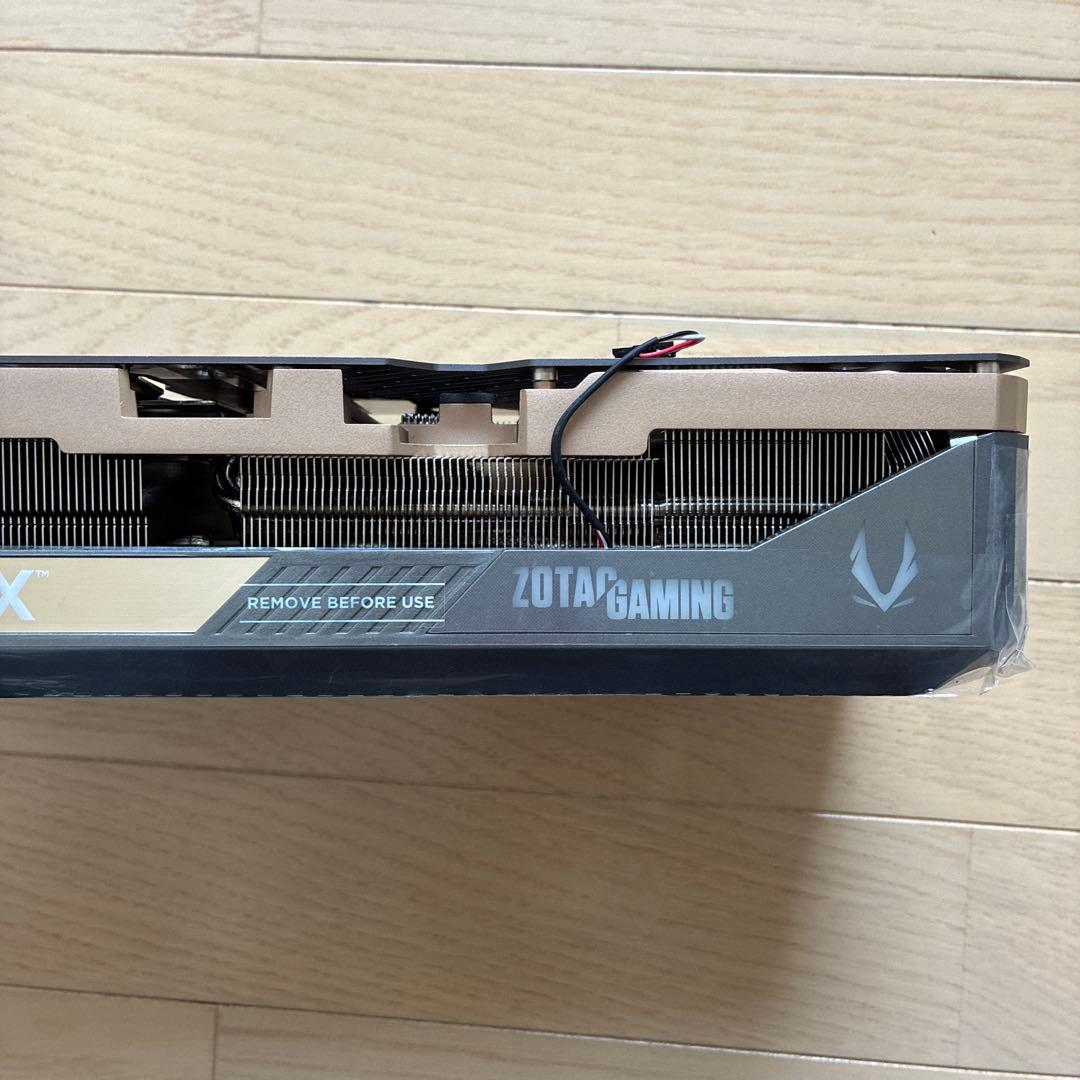 zotac 5090 ヒートシンク　ファン　など
