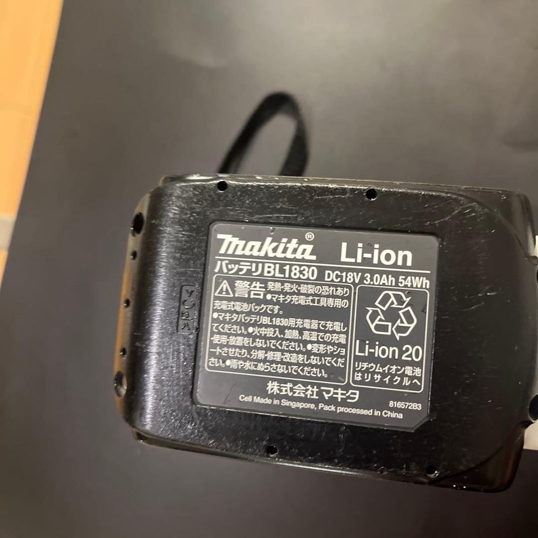 マキタ充電式クリーナー ￼ 純正バッテリー付き 最終価格