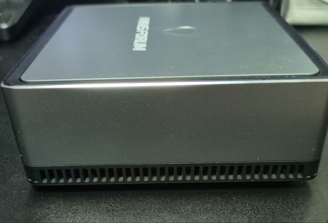 MINISFORUM UM700 ミニPC