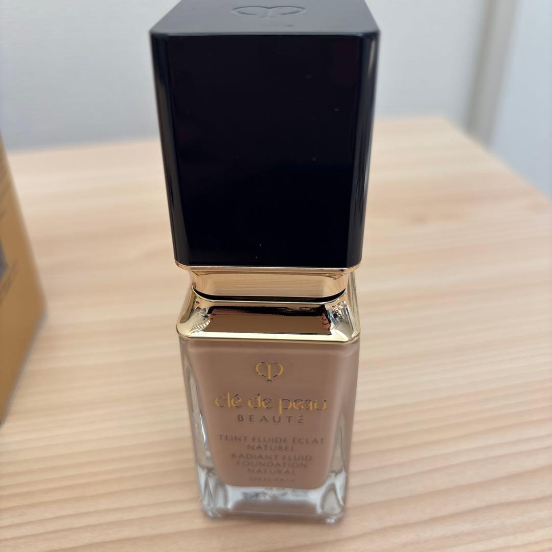 【残量8割程度】クレドポーボーテリキッドファンデーション·【新品未使用】スポンジ